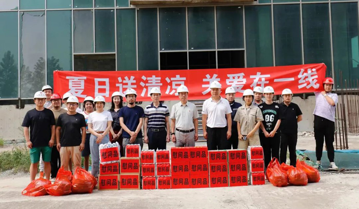 夏日送清涼，關(guān)愛在一線(圖1)